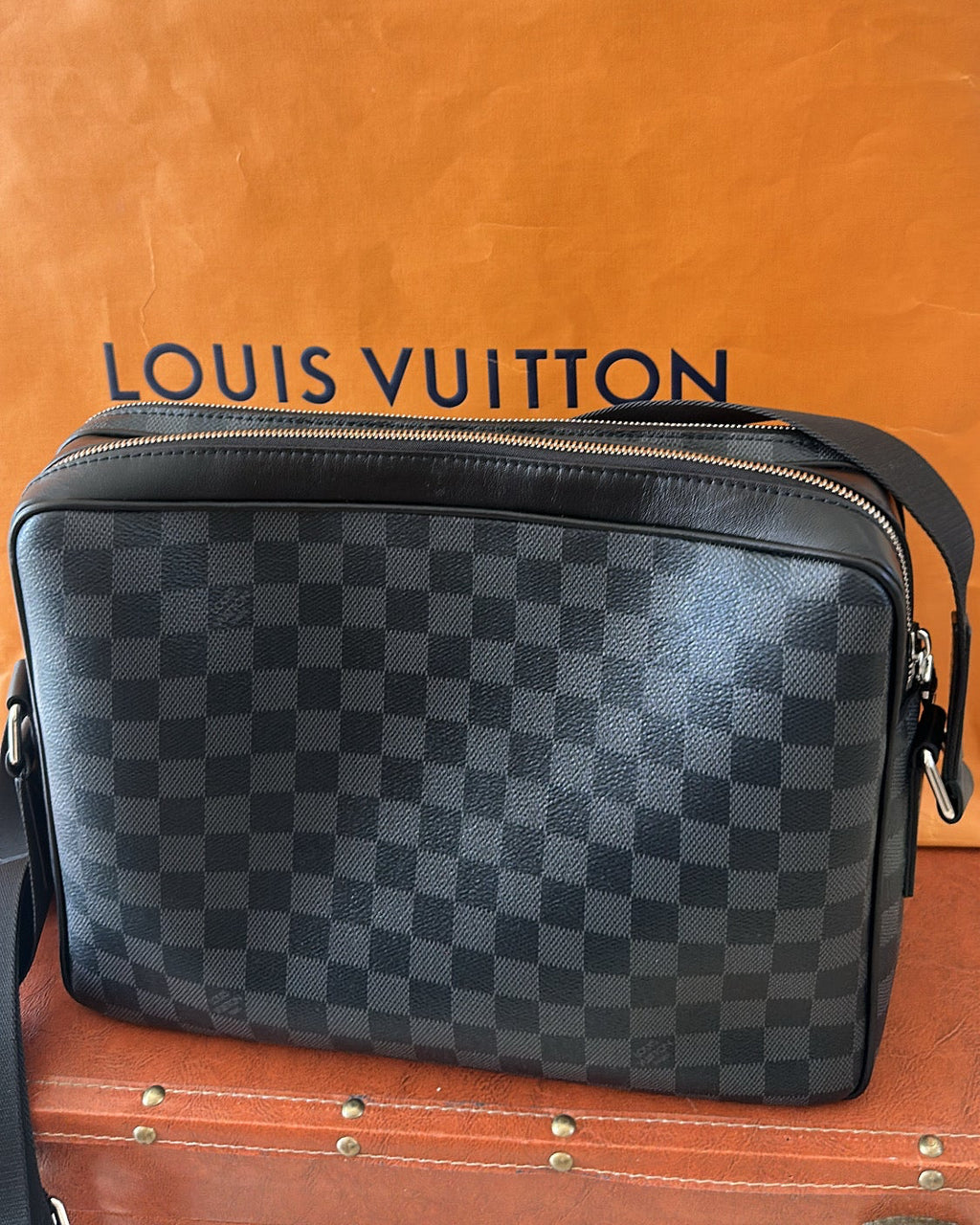 LOUIS VUITTON Damier Graphite Canvas Trocadero Messenger Bag