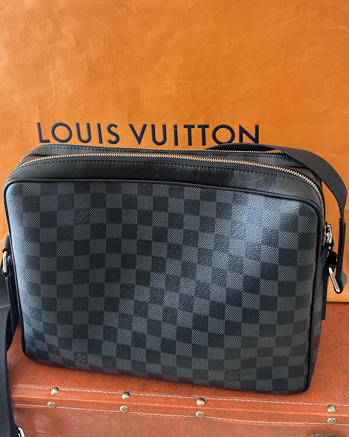 LOUIS VUITTON Damier Graphite Canvas Trocadero Messenger Bag