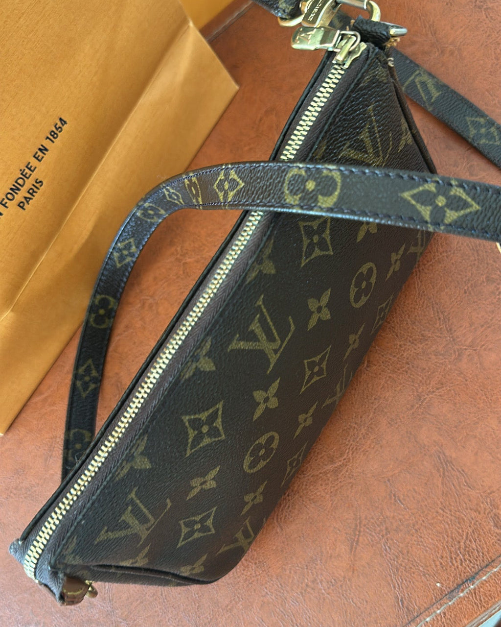 LOUIS VUITTON Pochette