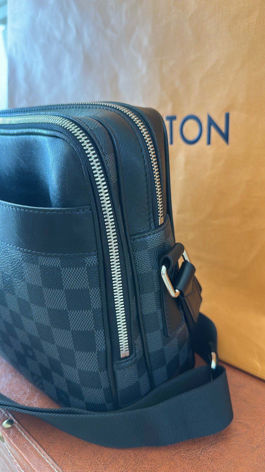 LOUIS VUITTON Damier Graphite Canvas Trocadero Messenger Bag