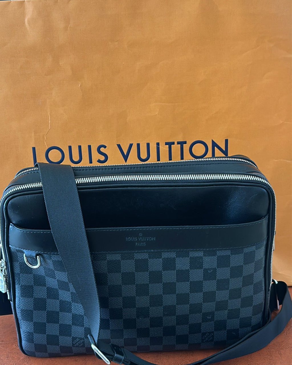 LOUIS VUITTON Damier Graphite Canvas Trocadero Messenger Bag