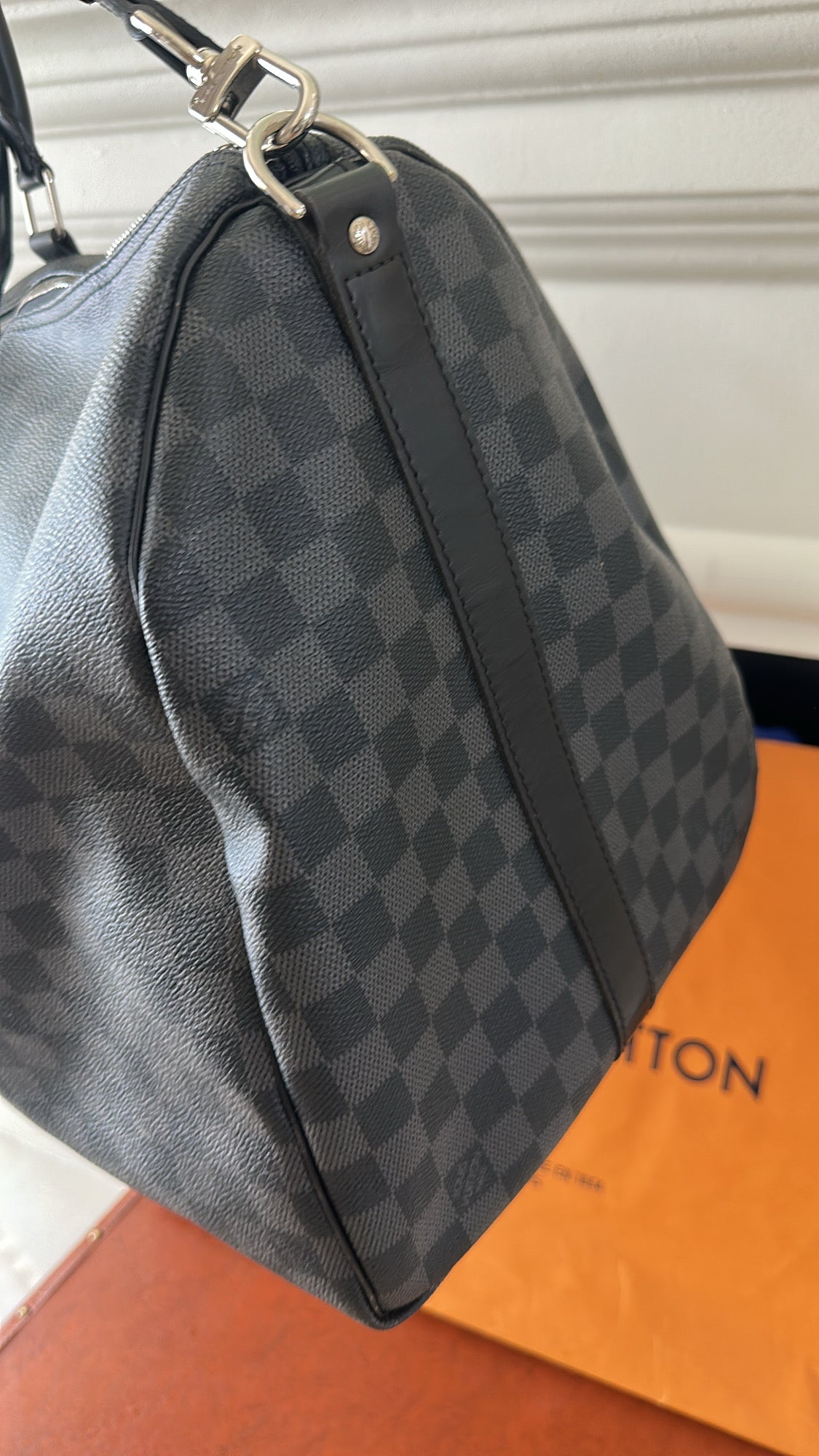 Louis Vuitton Keepall Bandoulière 55 Damier Graphite Travel Bag