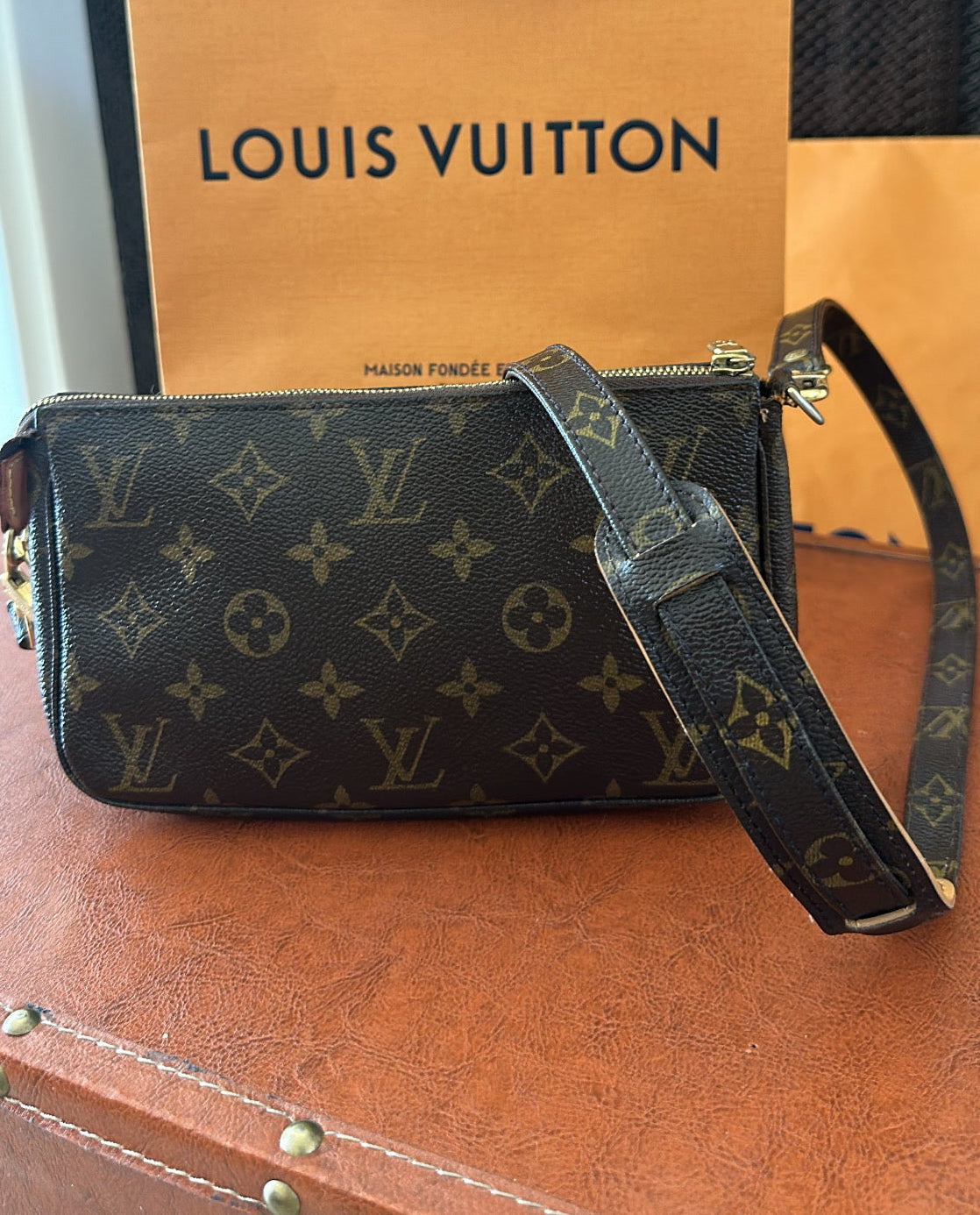 LOUIS VUITTON Pochette