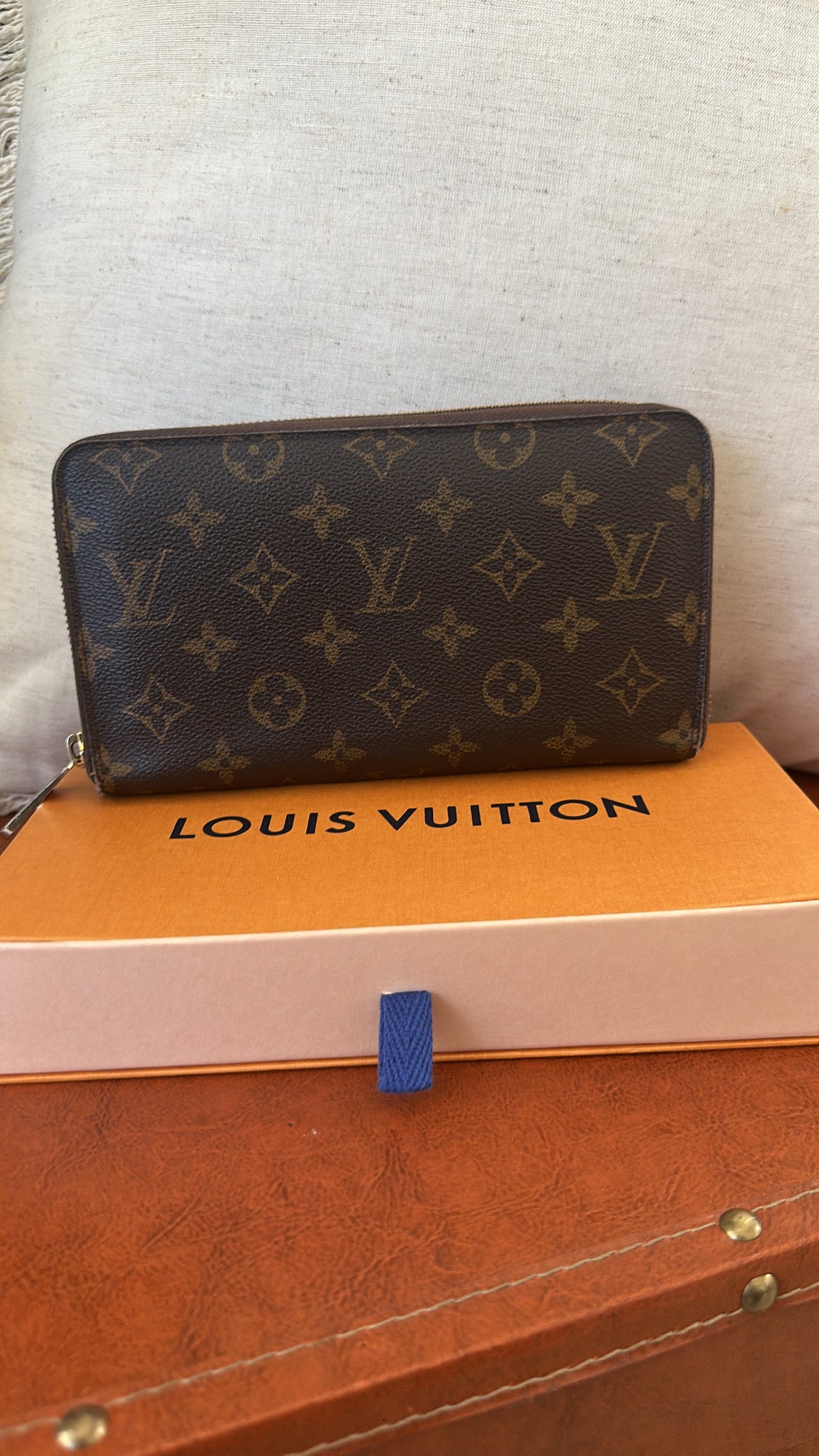 LOUIS VUITTON Zippy Organizer Wallet – Monogram Canvas Long Zip Around Wallet