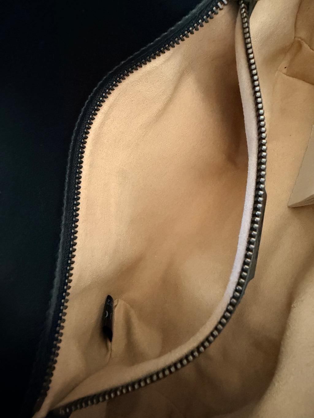 Gucci GG Marmont Matelassé Shoulder Bag | Quilted Leather Crossbody | Small Designer Bag