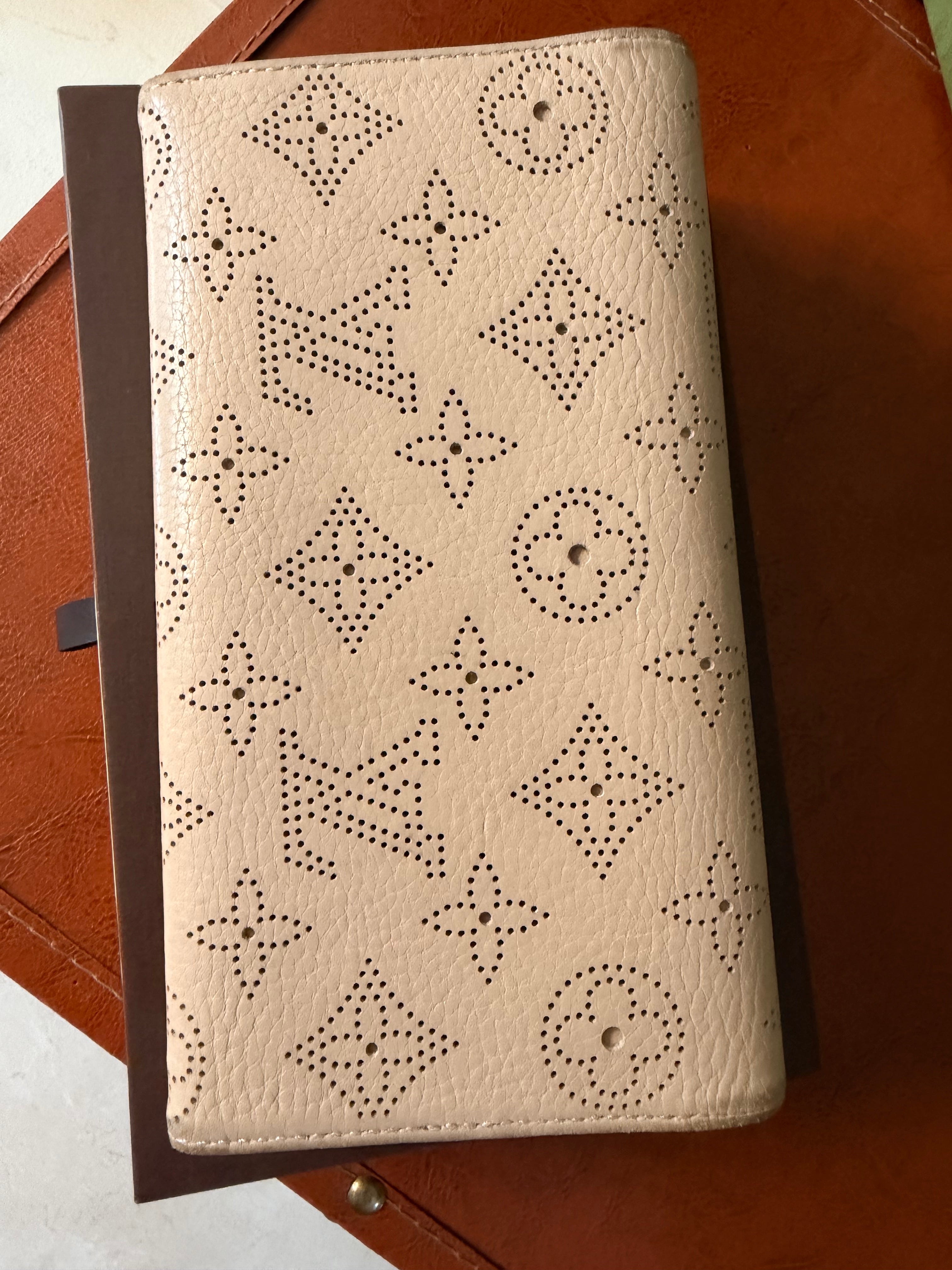 Louis Vuitton Portefeuille Amelia Mahina Trifold Wallet