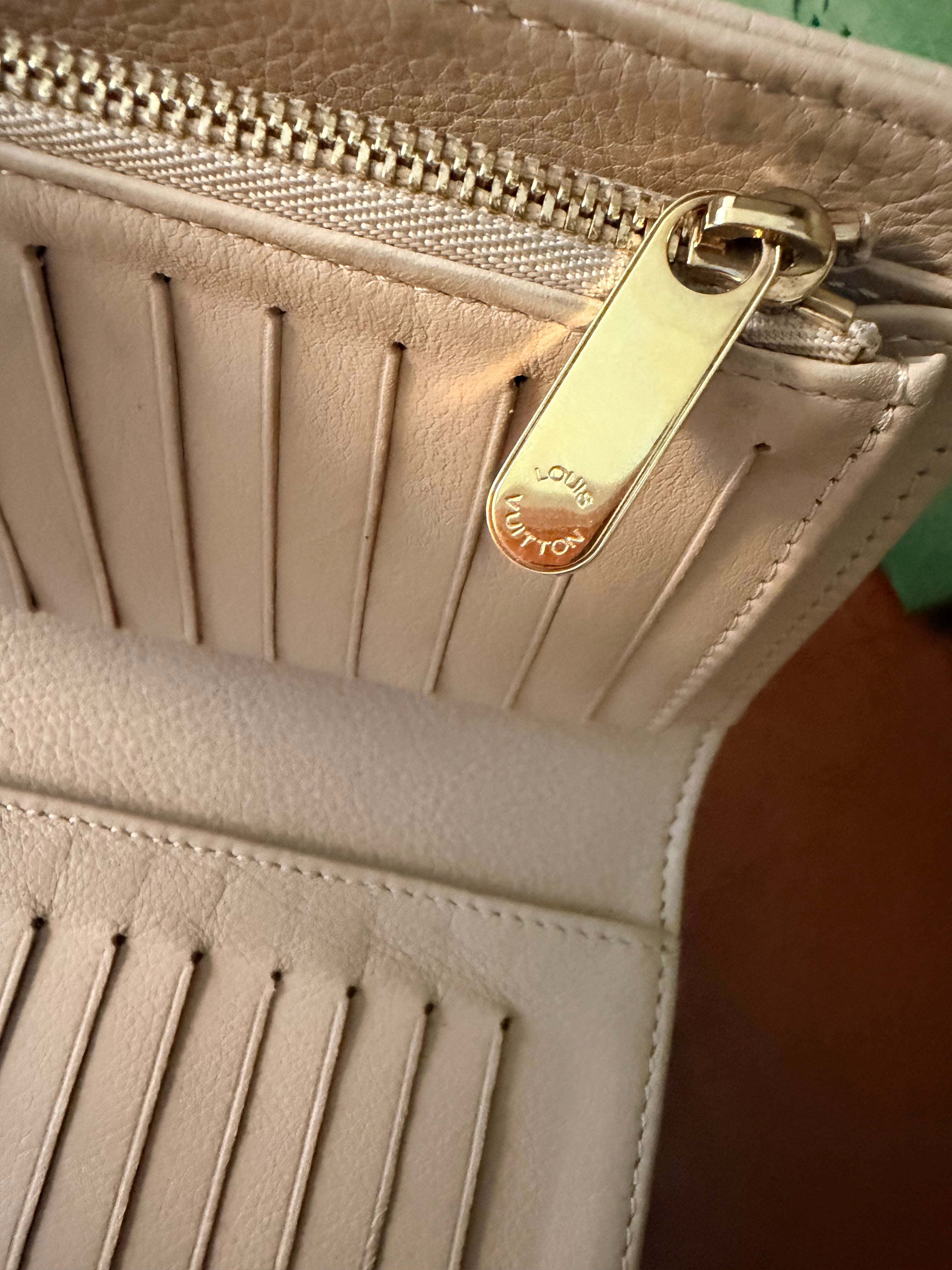Louis Vuitton Portefeuille Amelia Mahina Trifold Wallet
