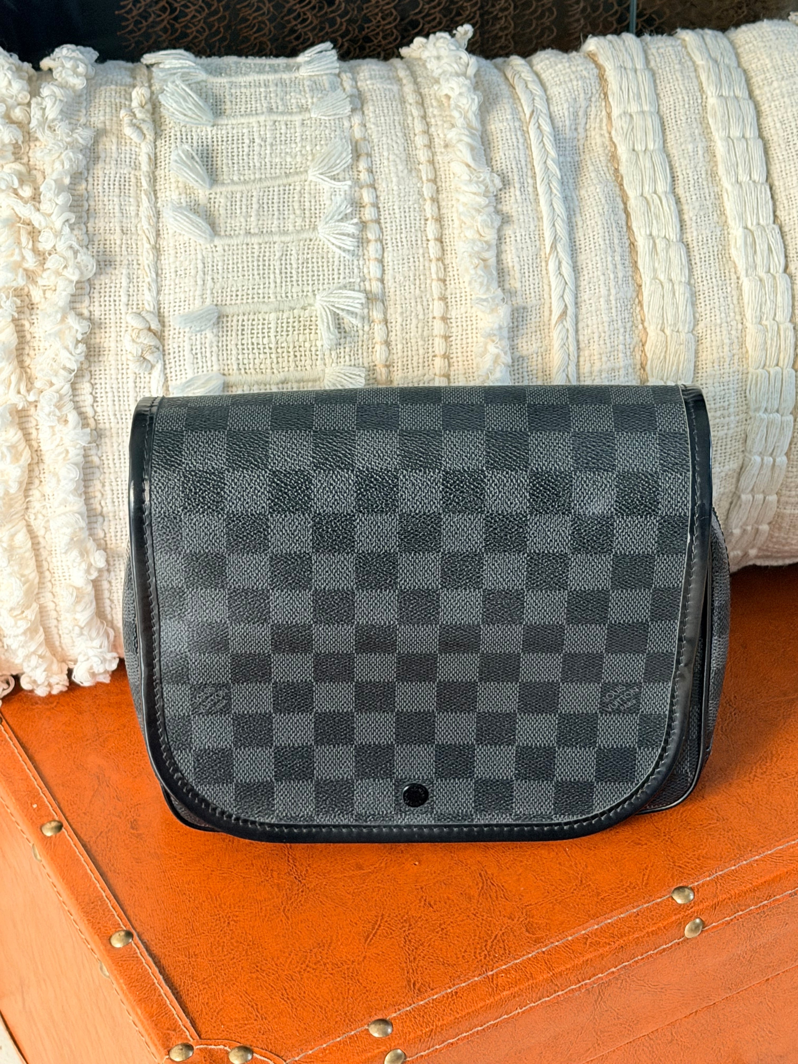 Louis Vuitton Damier Graphite Hanging Toiletry Kit Pouch