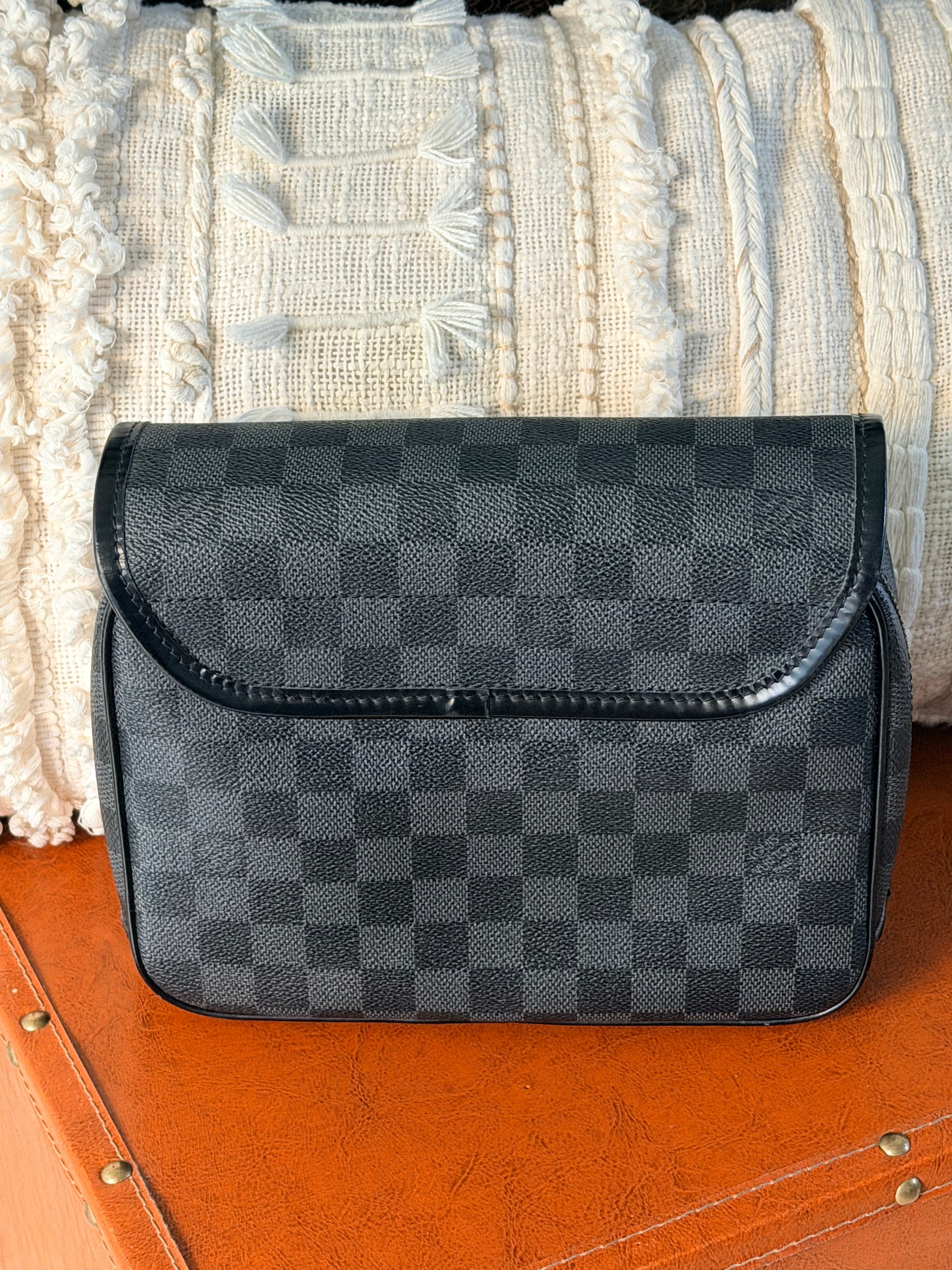 Louis Vuitton Damier Graphite Hanging Toiletry Kit Pouch