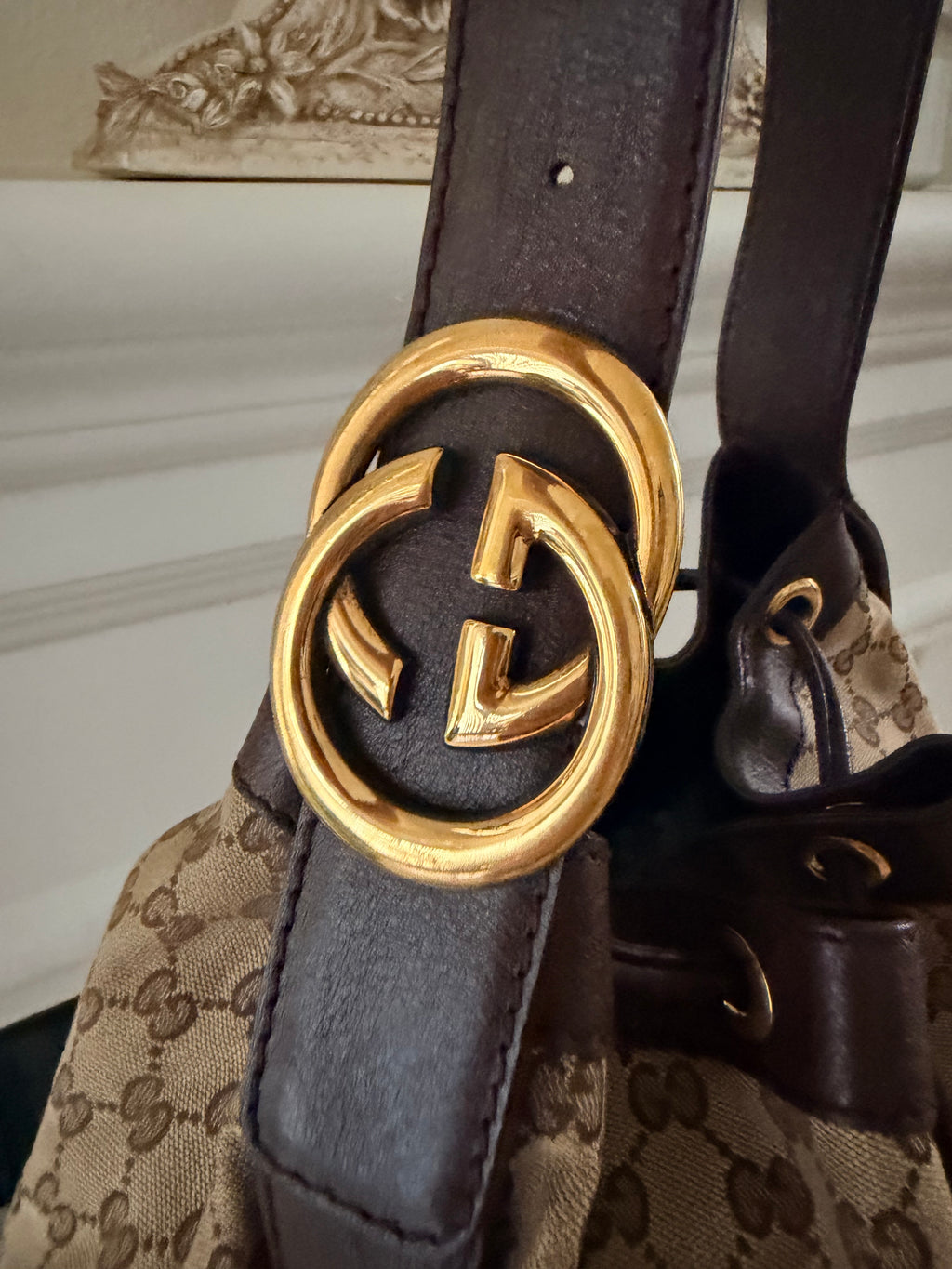 Gucci Beige/Ebony GG Canvas Interlocking Icon Medium Shoulder Bag