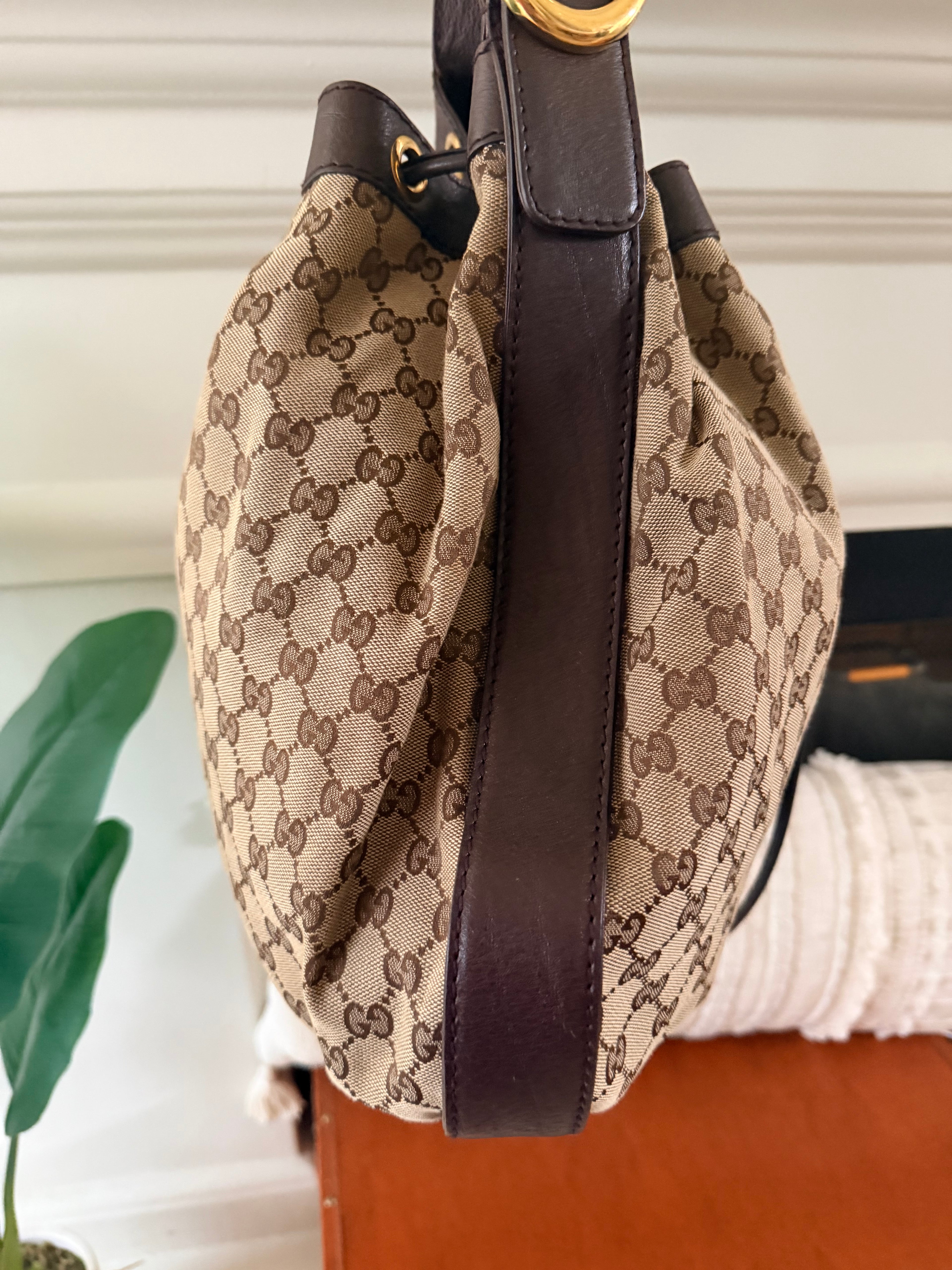 Gucci Beige/Ebony GG Canvas Interlocking Icon Medium Shoulder Bag