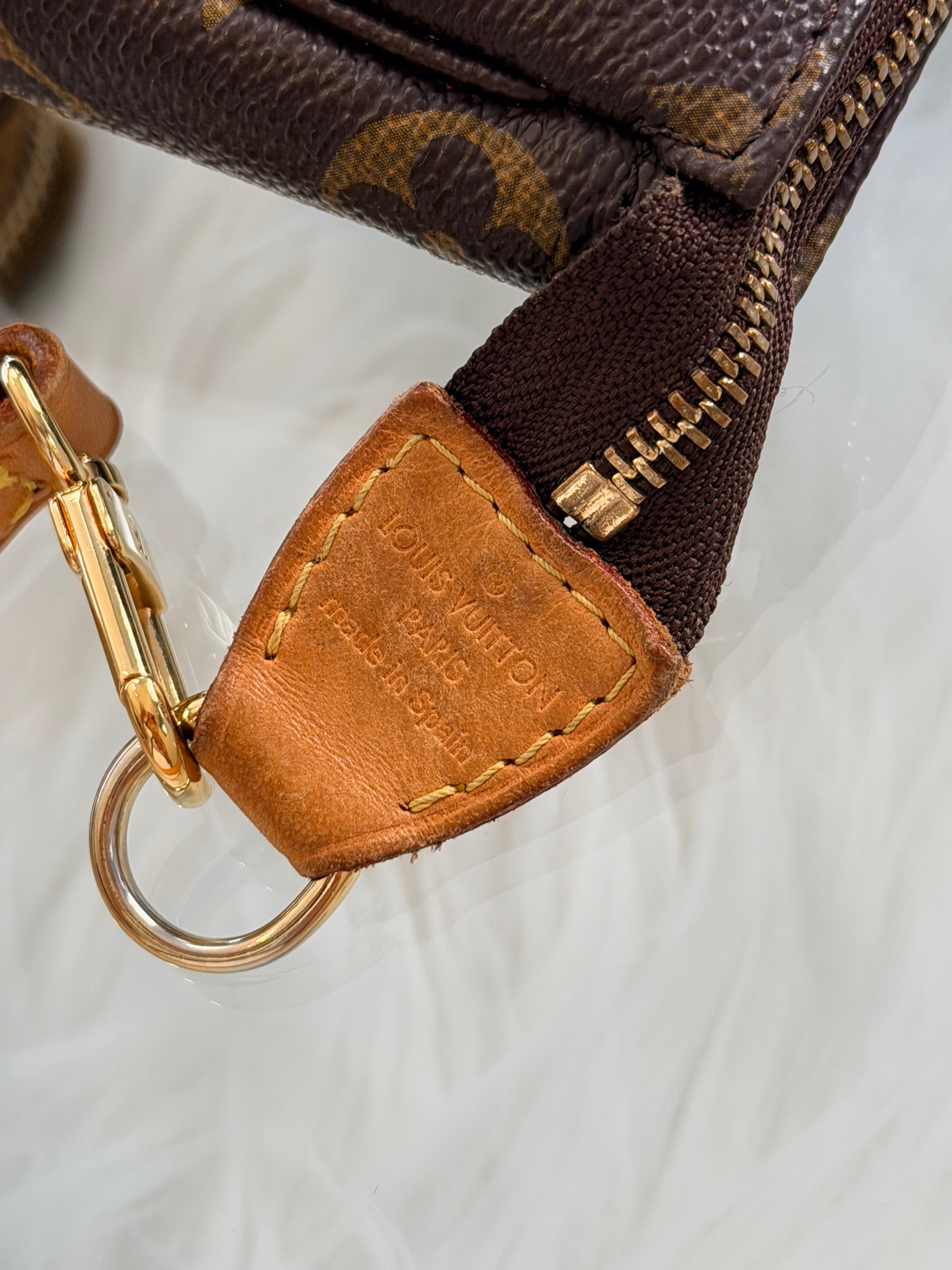 LOUIS VUITTON Pochette Accessoires Monogram Canvas