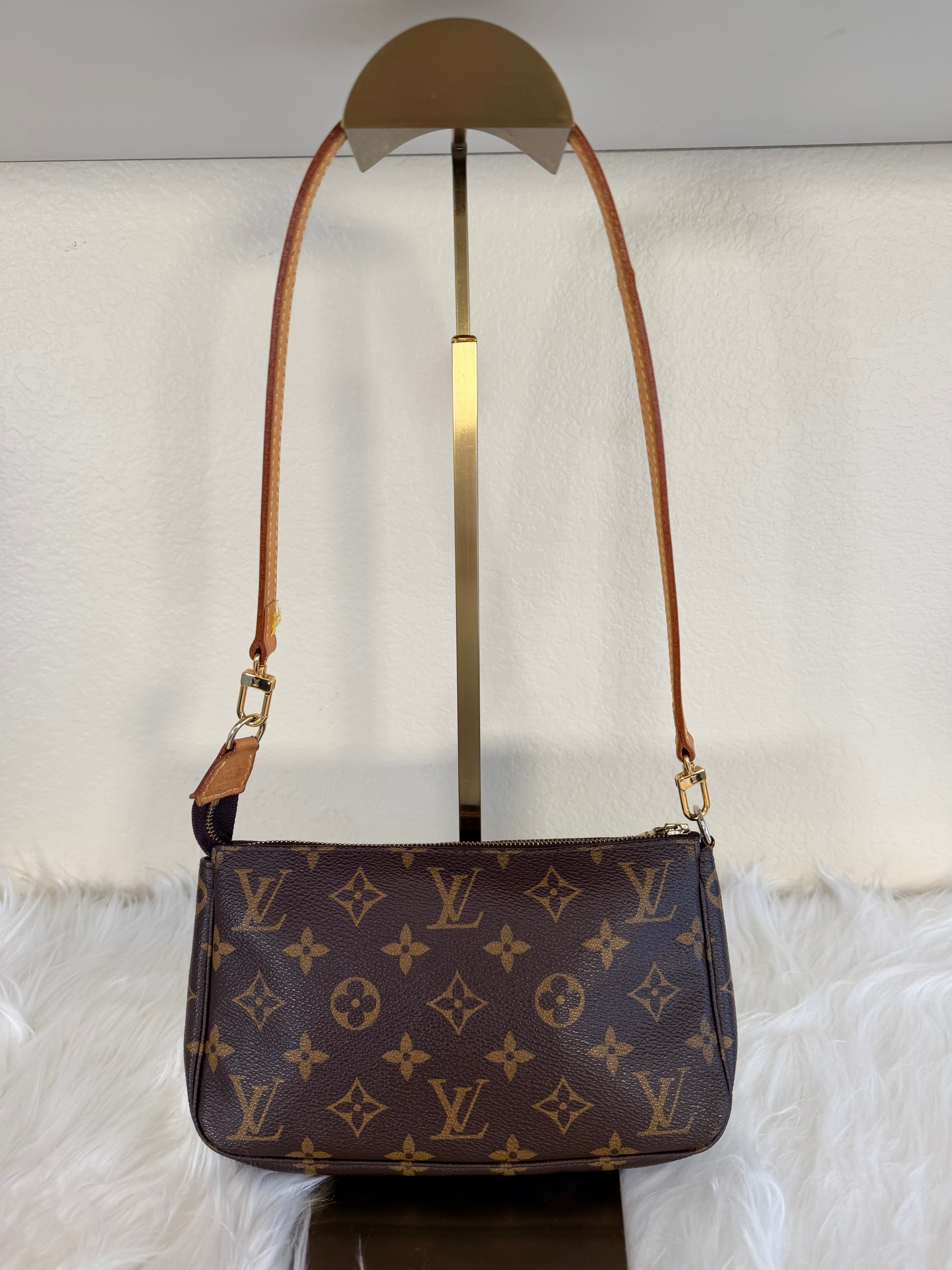 LOUIS VUITTON Pochette Accessoires Monogram Canvas