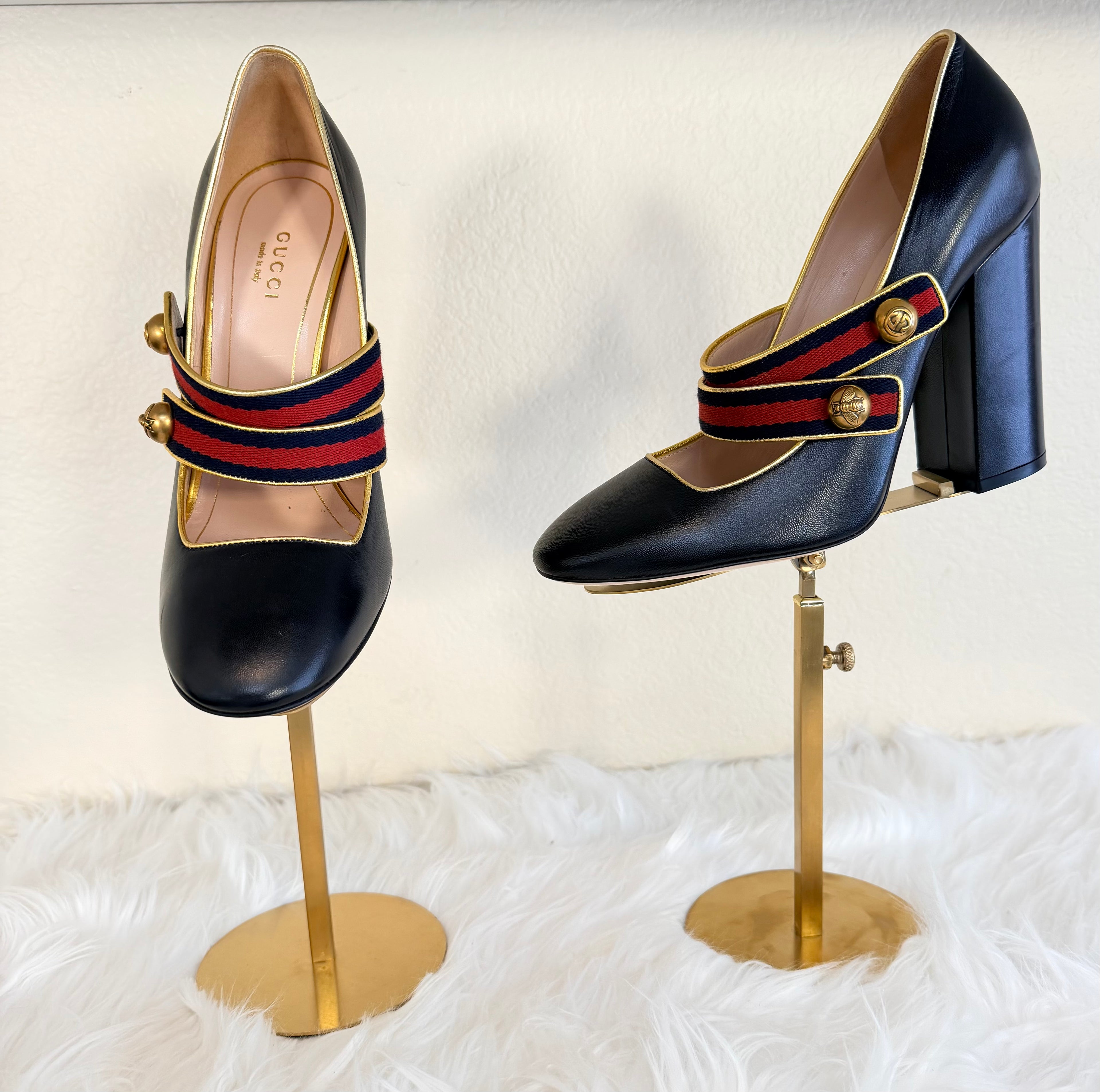 GUCCI Mary Jane pumps 💙