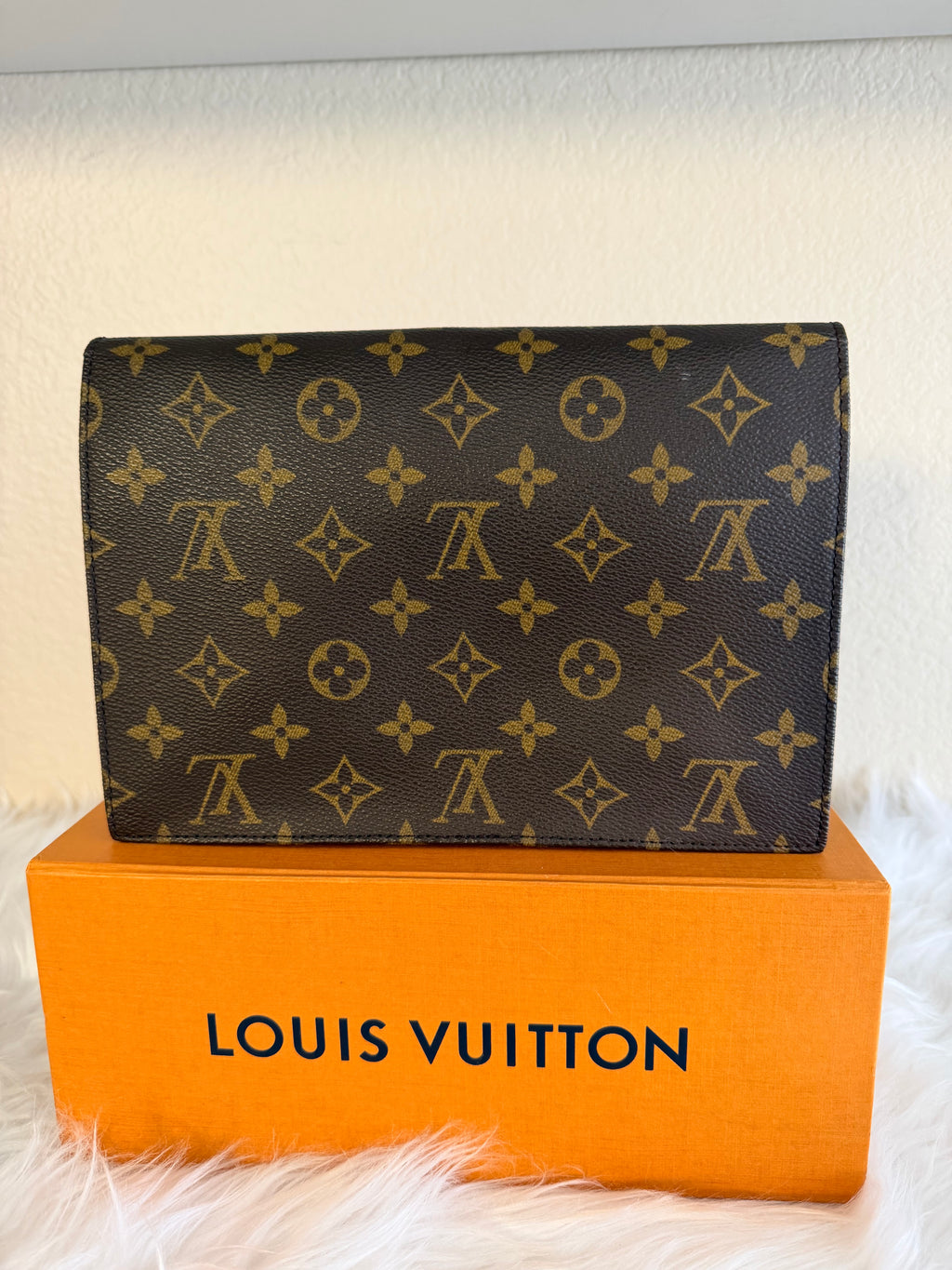 Louis Vuitton Monogram clutch