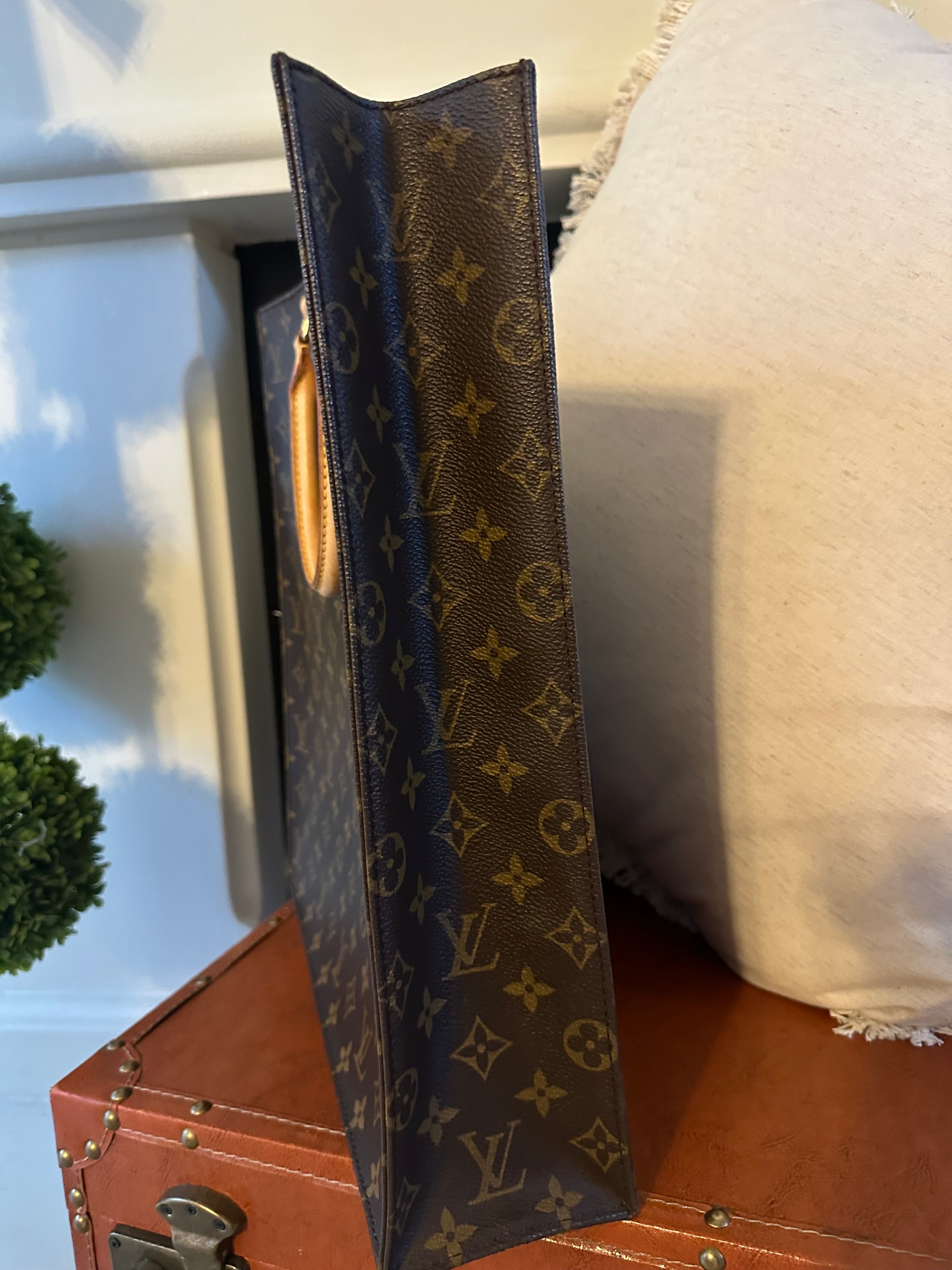 LOUIS VUITTON Sac Plat Tote – Monogram Canvas with Vachetta Handles
