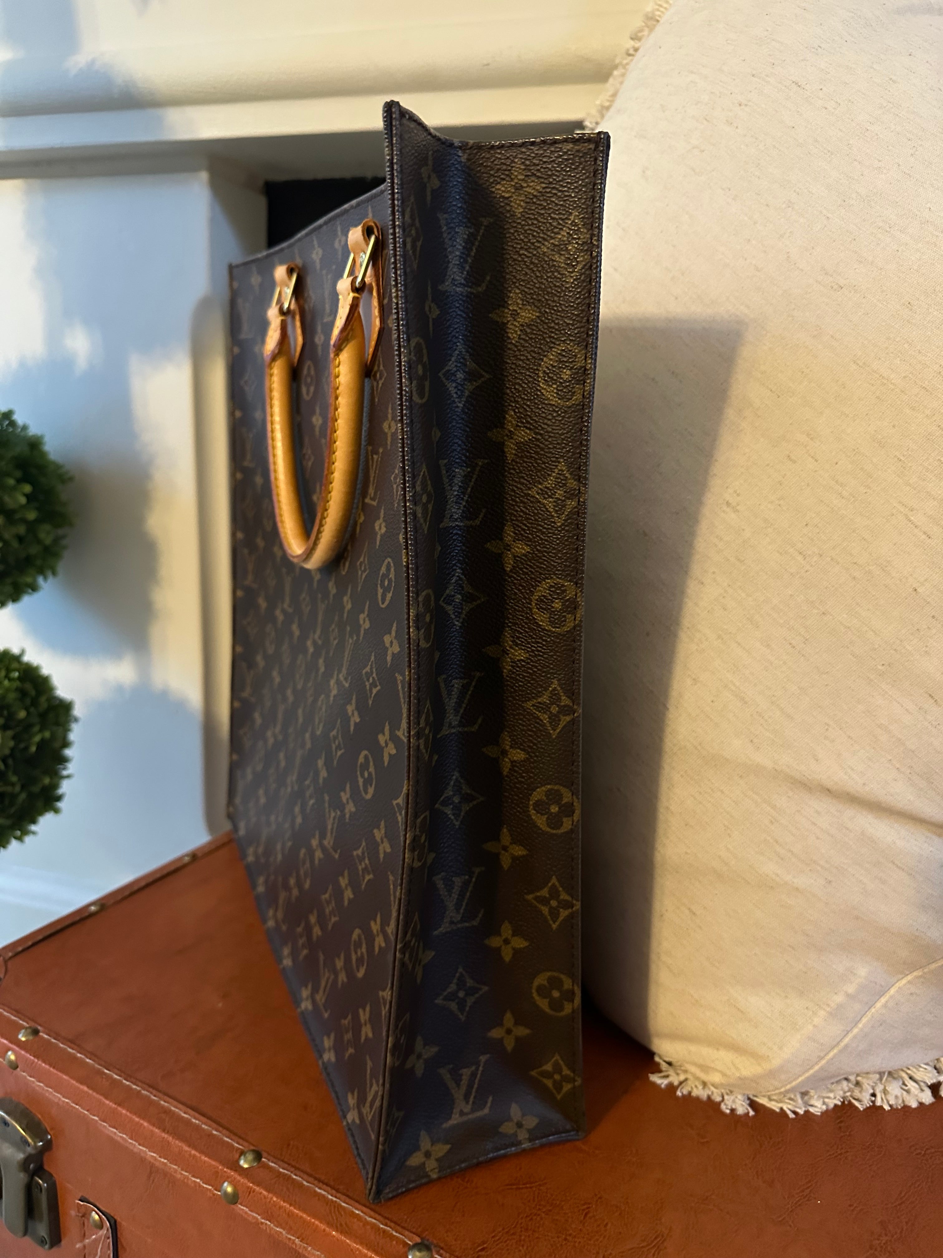 LOUIS VUITTON Sac Plat Tote – Monogram Canvas with Vachetta Handles