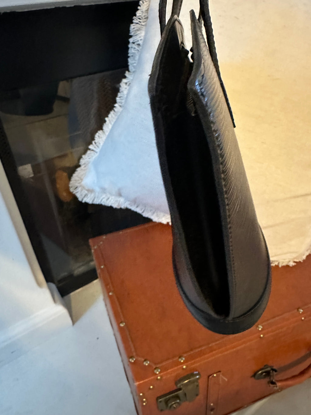 LOUIS VUITTON Saint-Jacques PM – Black Epi Leather Shoulder Tote
