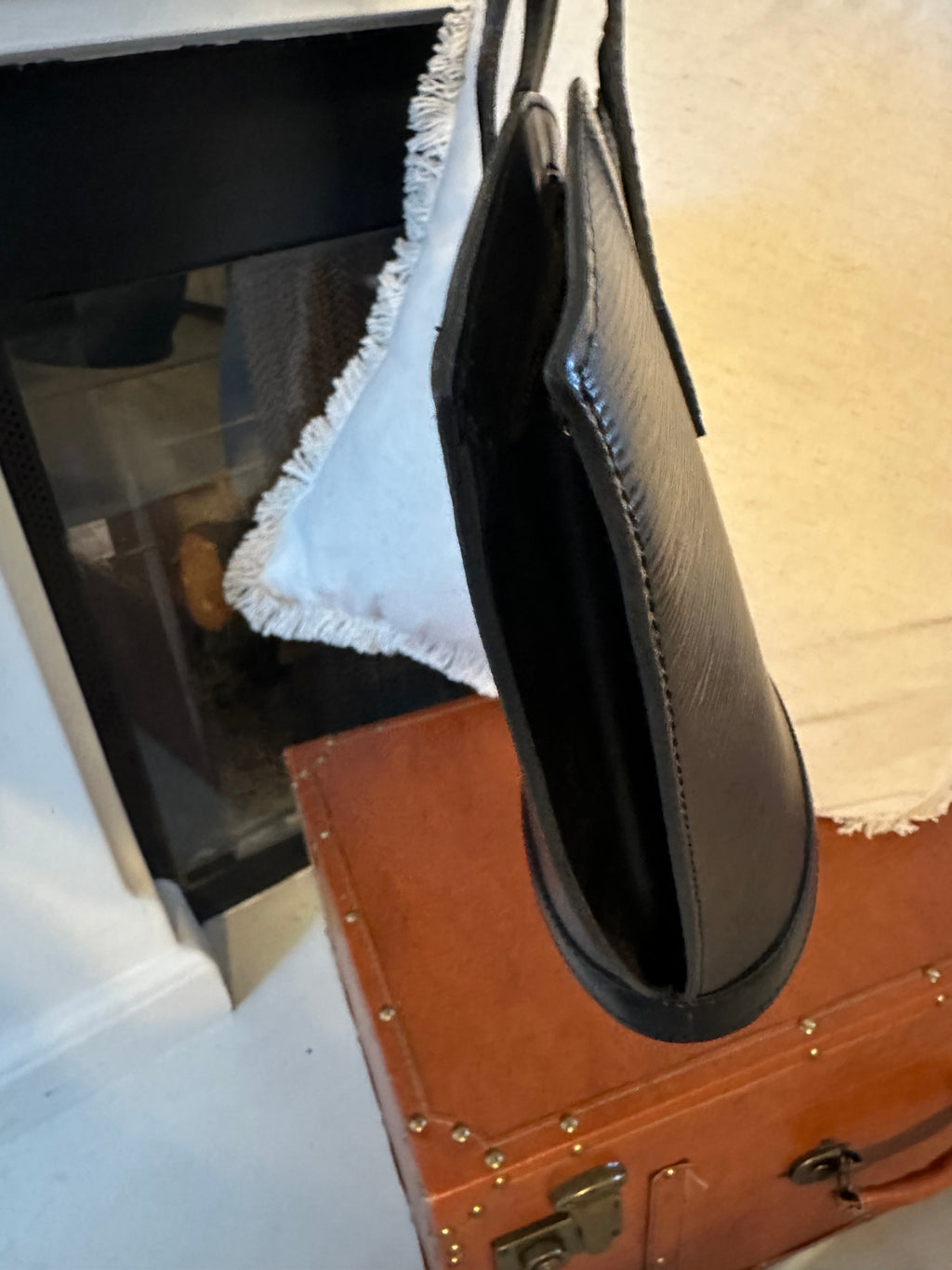 LOUIS VUITTON Saint-Jacques PM – Black Epi Leather Shoulder Tote