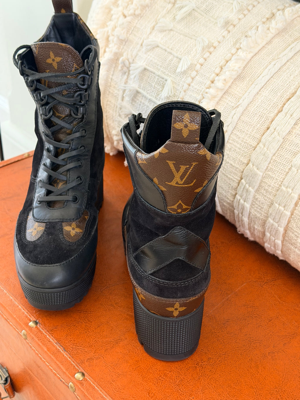 LOUIS VUITTON Laureate Platform Desert Boot
