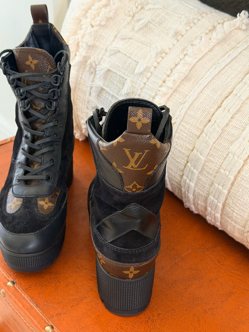 LOUIS VUITTON Laureate Platform Desert Boot