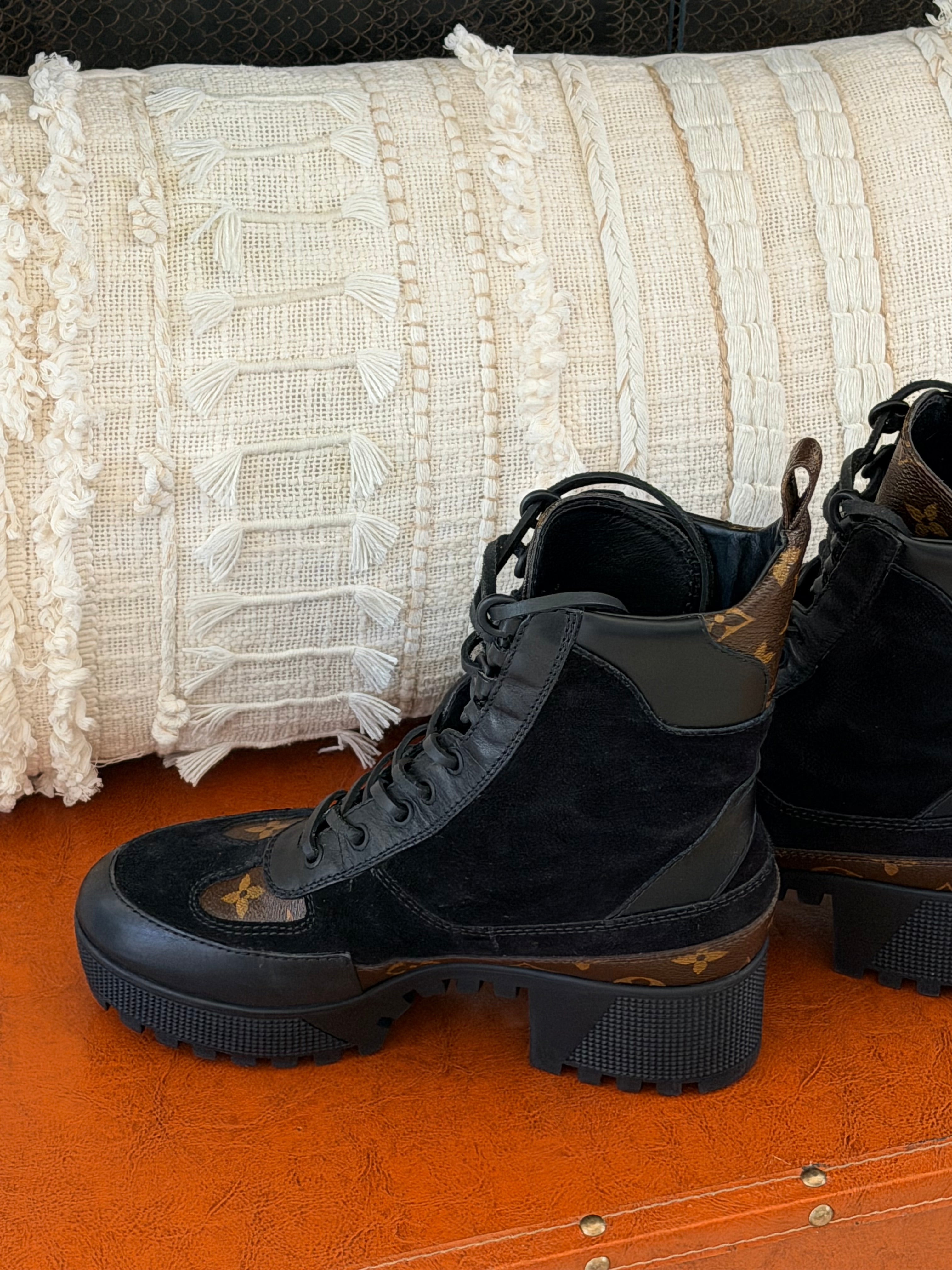 LOUIS VUITTON Laureate Platform Desert Boot