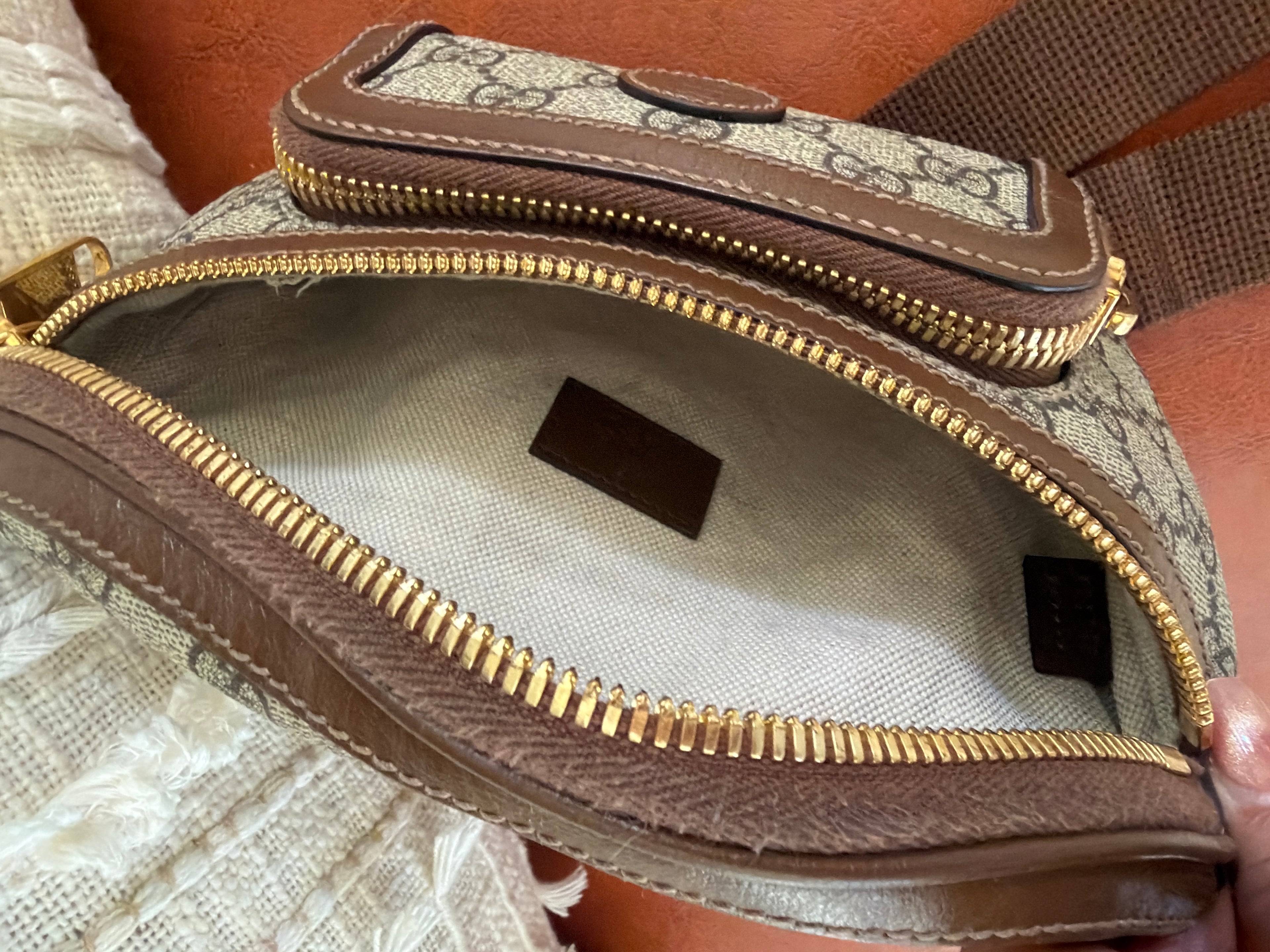 GUCCI GG Supreme Belt Bag