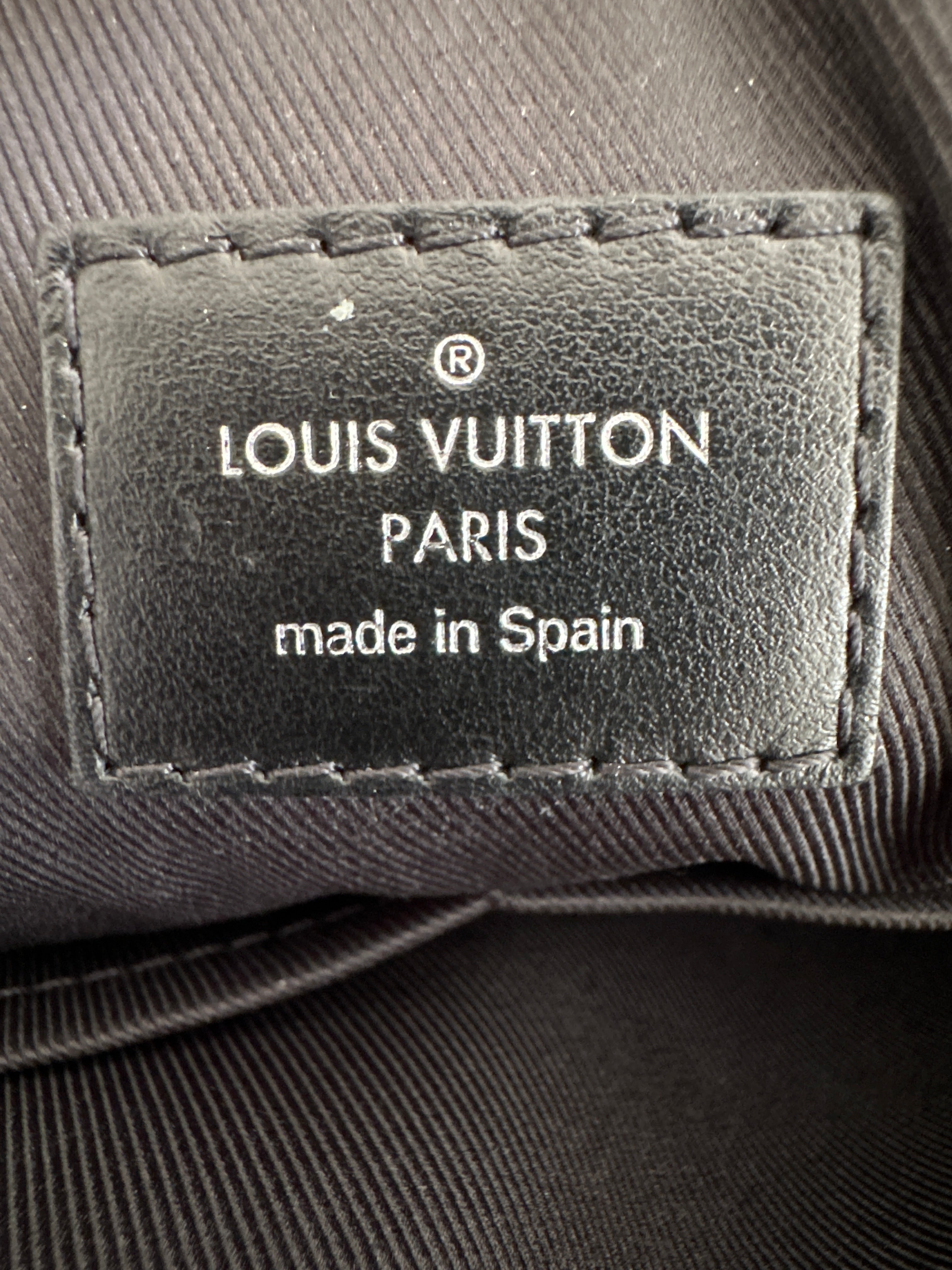 LOUIS VUITTON Damier Graphite Canvas Trocadero Messenger Bag