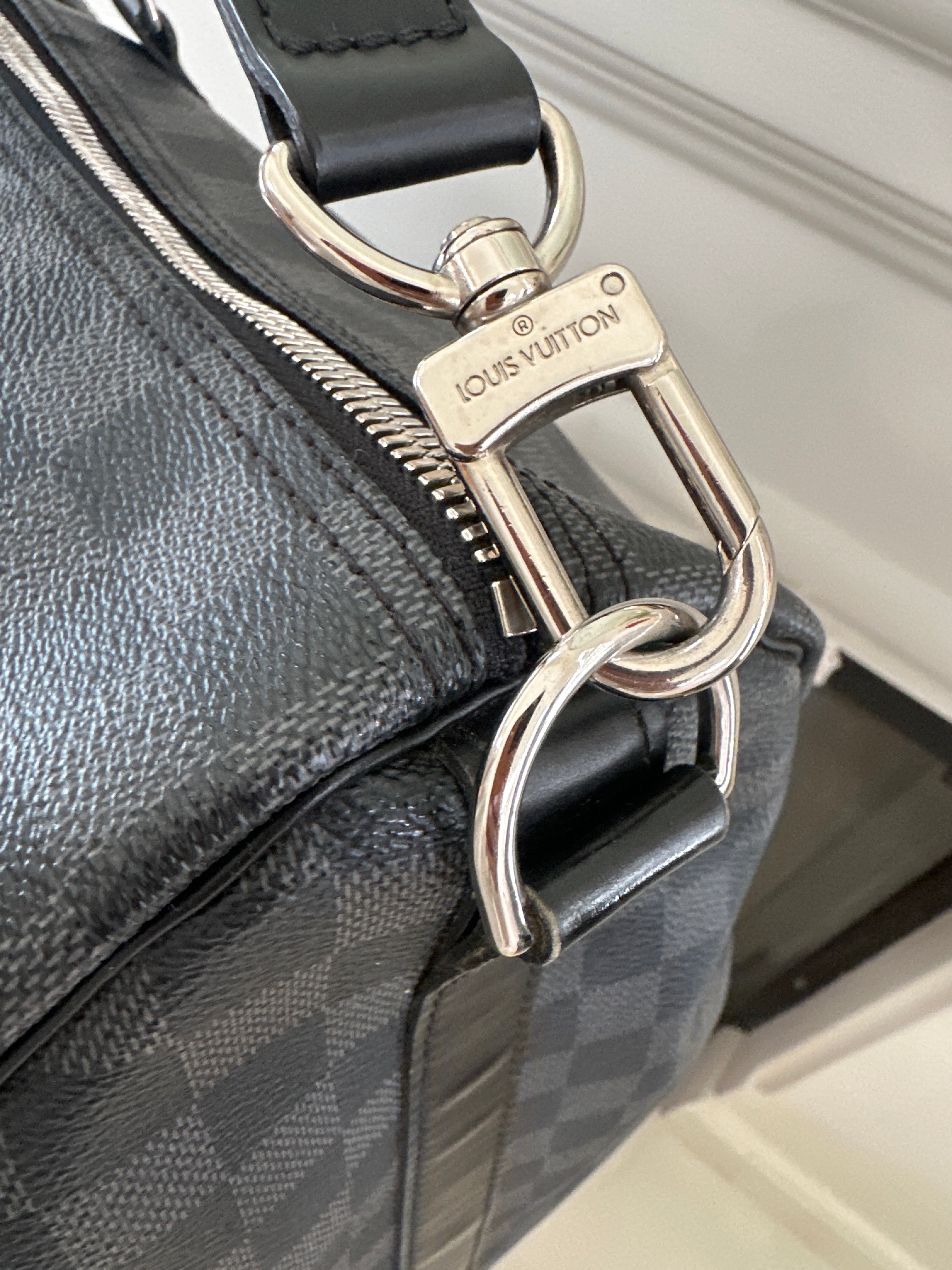 Louis Vuitton Keepall Bandoulière 55 Damier Graphite Travel Bag