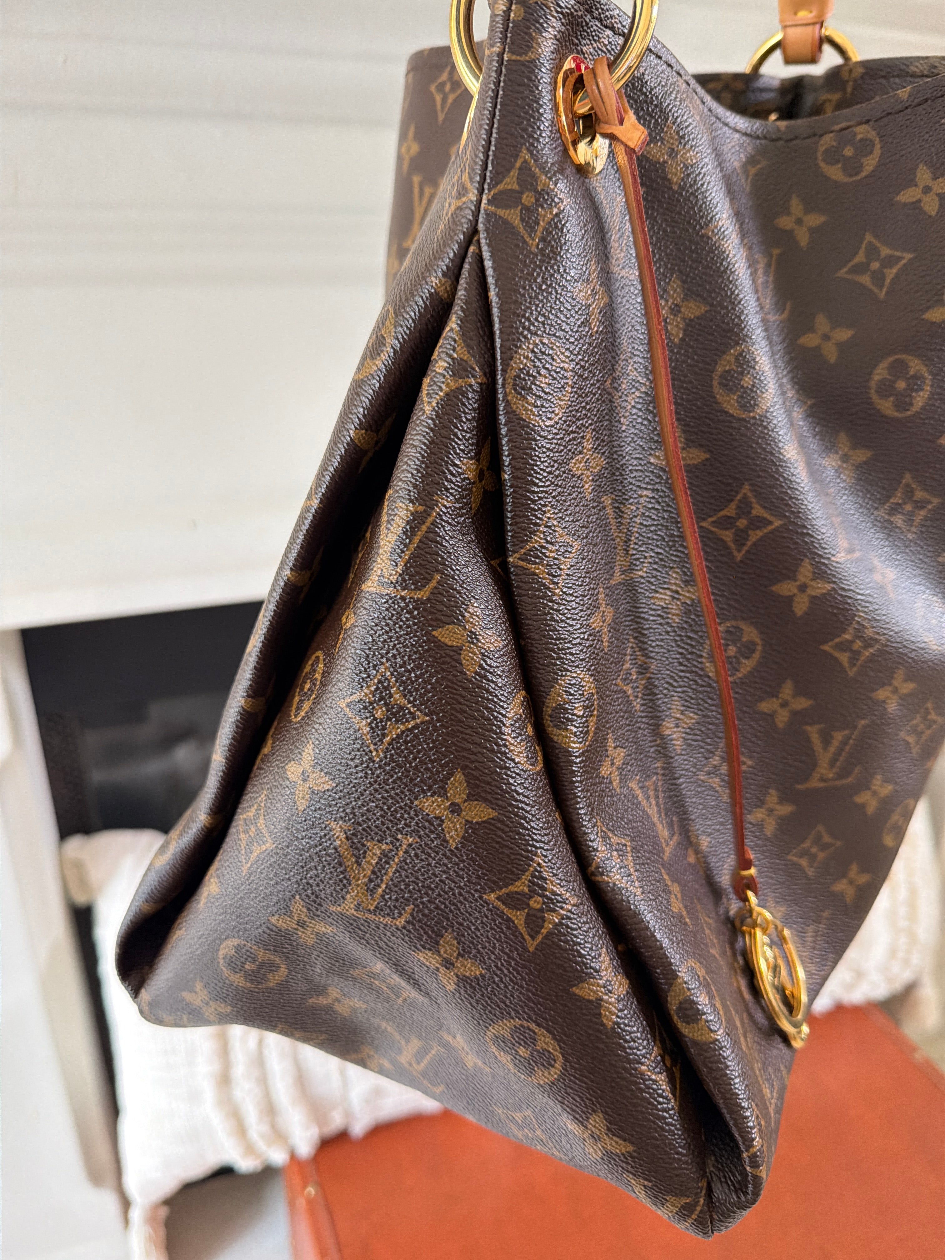 Louis Vuitton Artsy MM Monogram Canvas Hobo Bag | Leather Handle | Boho Luxury Classic