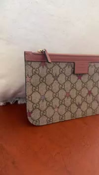 GUCCI GG Supreme Star Print Zip Pouch – Monogram Cosmetic Clutch